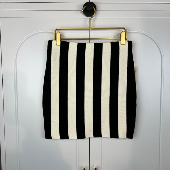 XXI by Forever 21 Women's Black and White Striped Mini Skirt - Picture 1 of 13